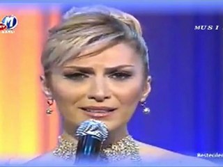 Melda Kuyucu ~ Mah yüzüne âşıkanım Taze bitmiş gül fidanım.HD