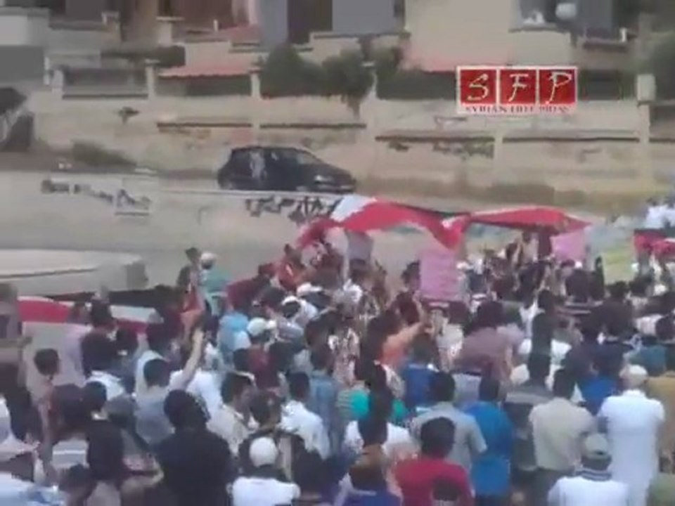 فري برس   حمص  مظاهرة جامع الرئيس جمعة الصبر والثبات 26 8 2011