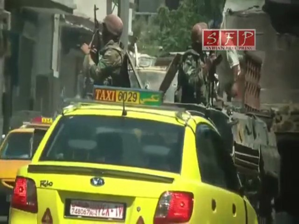 فري برس   تواجد الجيش لمنع المظاهرات نصرة لدمشق حمص البياضة 27 8 2011