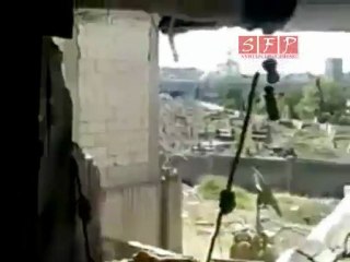 فري برس   حمص باب الدريب قصف عشوائي للمنازل 25 8 2011