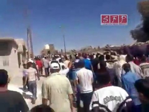 فري برس تشييع الشهيد المجند حسين المقداد بصرى الشام 27 8 2011