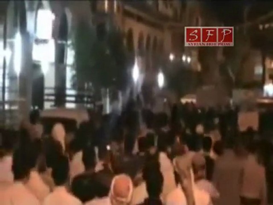 فري برس   دوما بعد التراويح ثلاثة مقاطع مميزة للإعلام 28 8 2011