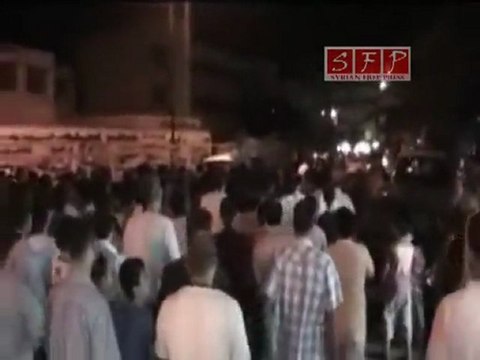 فري برس حمص القصور بعد صلاة التراوي28 8 2011