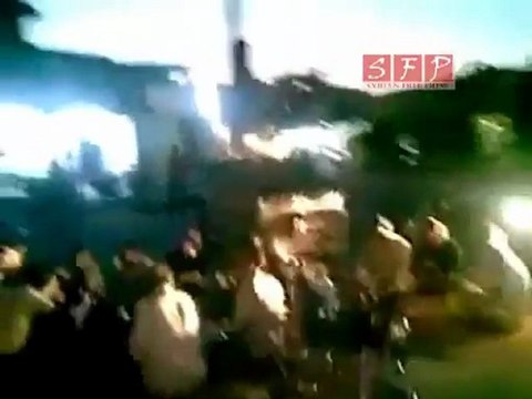 فري برس حلب عندان بداية التجمع في ساحة المظاهرات 29 8 2011