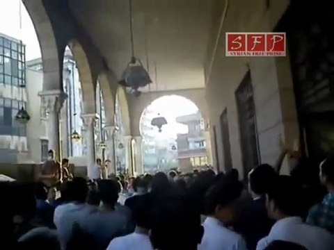 فري برس رجال جامع الحسن في حي الميدان بعد صلاة عيد الفطر 30 8 2011