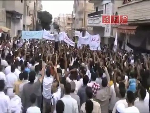 فري برس حمص البياضة أول ايام العيد ما منركع الا لله 30 8 2011