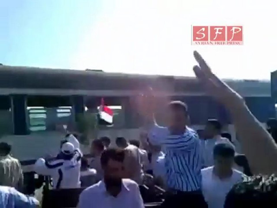 فري برس  حلب تل رفعت رسالة الأهالي للقطارالمتوجه إلى تركيا 30 8 2011