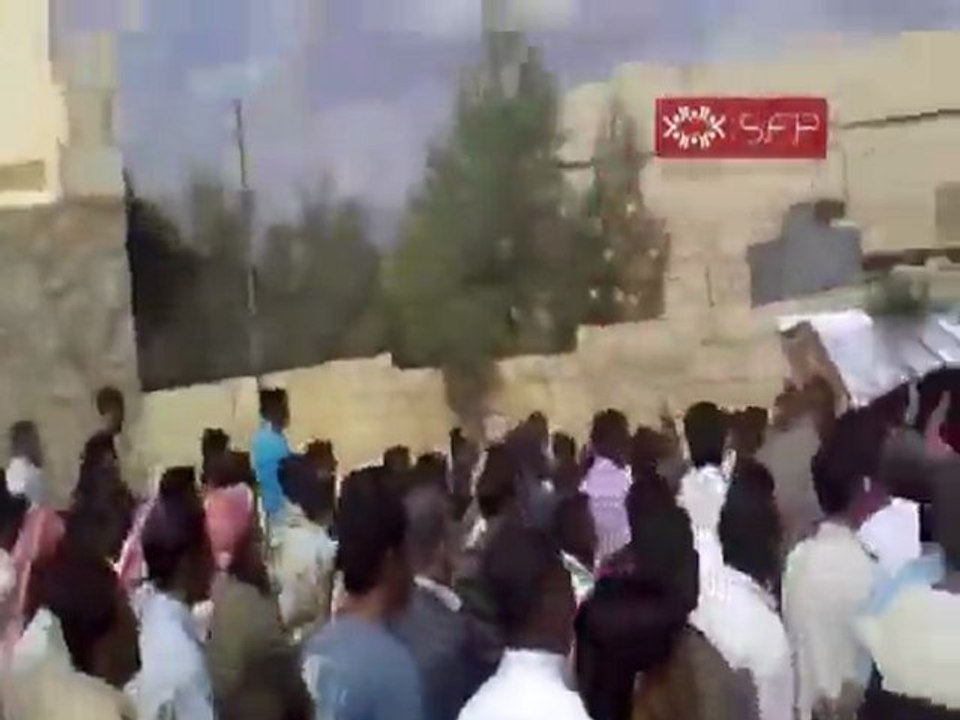 فري برس   حلب أخترين  تشييع الشهيد المجند مصطفى زينو 25 9 2011