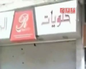 فري برس   تلبيسة اثارالرصاص على المحلات والمنازل شارع الكرامة5 9 2011