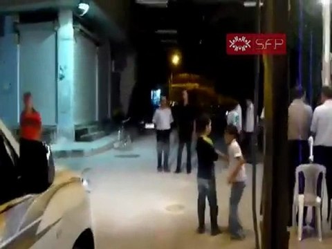 فري برس داريا خيمة عزاء غياث مطر وفد سفراء أجانب يصل 13 9 2011