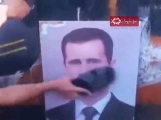 فري برس   حمص طلاب  تزيين حاوية المدرسة 18 9 2011