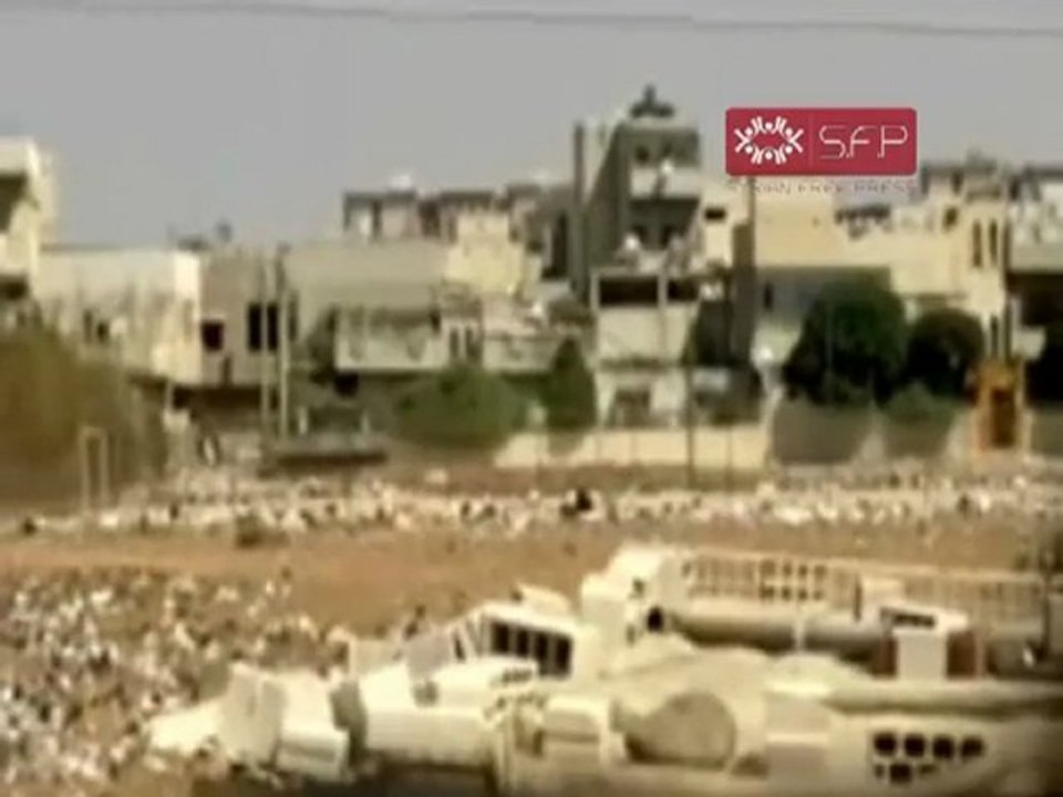 فري برس   حمص   باباعمرو   اطلاق نار عشوائيا على البيوت 22 9 2011