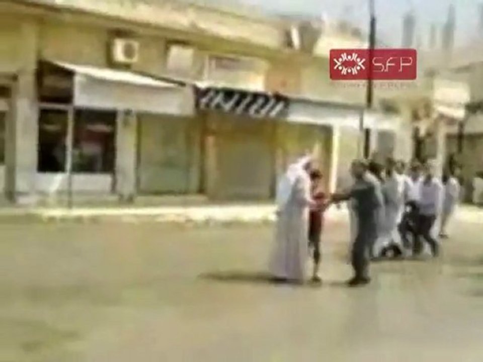 فري برس   حماه كفرزيتا اطلاق نار على المظاهرين في جمعة 30 9 2011