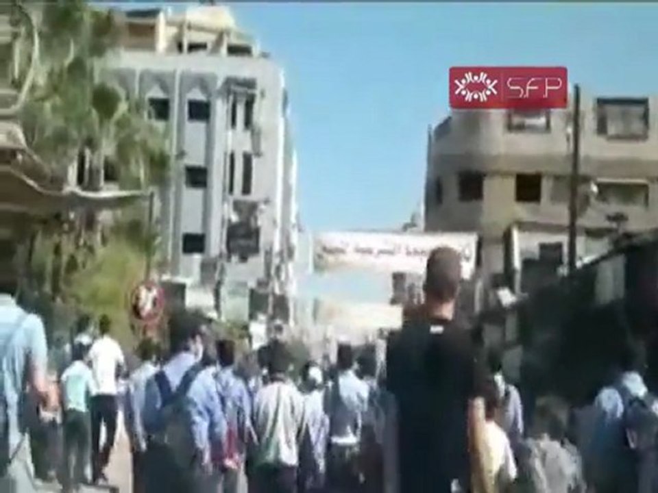 فري برس   دمشق دوما مظاهرات الطلاب للمطالبة باسقاط النظام 3 10 2011