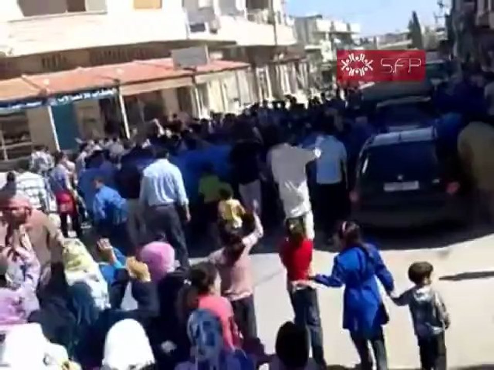 فري برس   حماه طيبة الامام الطلاب الاحرار في ثلاثاء الوفاء للشيخ احمد صياصنة 4 10 2011