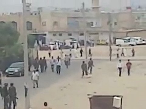 فري برس معضمية الشام إنتشار عناصر الأمن والشبيحة في ساحة المسجد العمري بالعتاد الكامل 07 10 2011