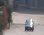 فري برس   حماة عصابات الامن تتجول في شوارع حماة بسيارات مدنية 7 10 2011