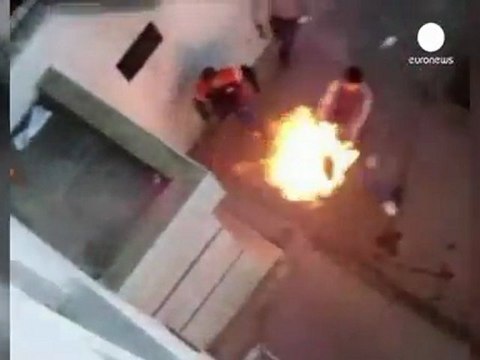 La desesperación lleva a 4 jóvenes diplomados a...