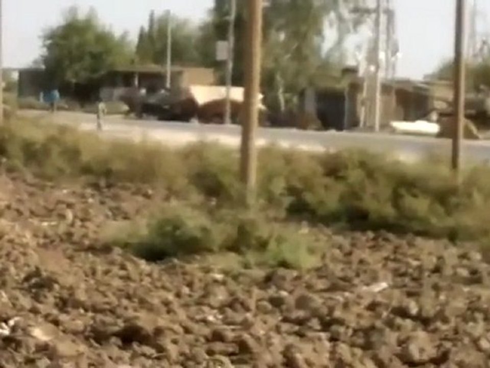 فري برس      الدبابات في مدينة القورية بديرالزور 10 10 2011