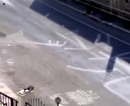 فري برس خربة غزالة حملة الرجل البخاخ من ساحة الحرية يسقط بشار الأسد السبت 15 10 2011