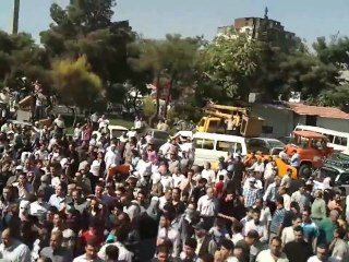 فري برس   موكب التشييع وصوله لساحة الاشمر بوابة الميدان 15 10 2011