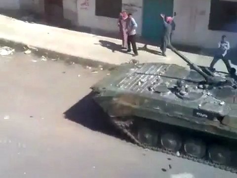 فري برس حوران إنخل استبسال أبطال إنخل في التصدي للدبابات 14 10 2011