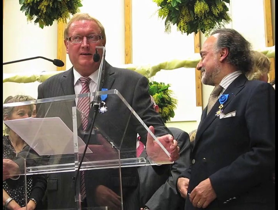 Saint-Just-en-Chaussée: Frans Desmedt reçoit l'insigne de chevalier de l'ordre national du Mérite