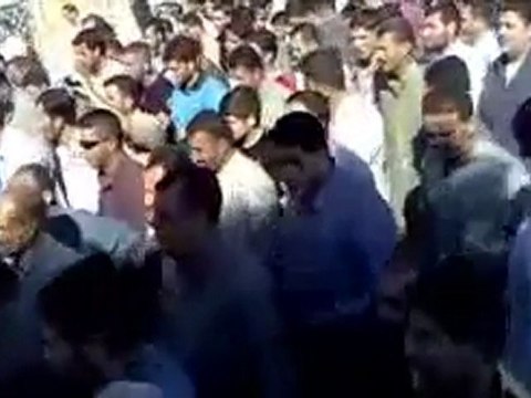 فري برس تشييع شهيدي خان شيخون كفاح السرماني و محمد الحموي 17 10 2011 ج1