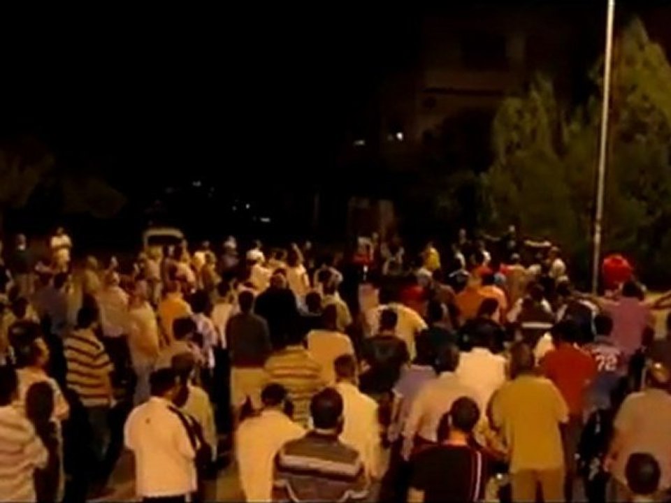 فري برس   حمص مسائية الانشاءات حرية رح تصير غصب العنك يا خنزير 17 10 2011
