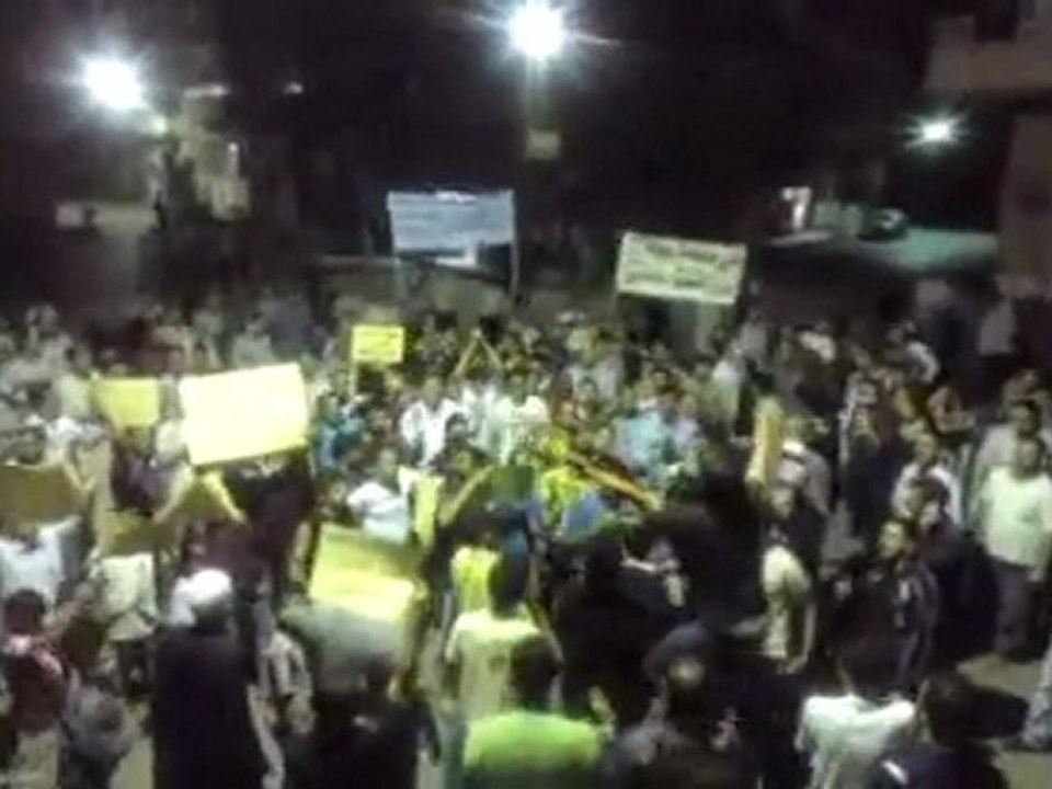 فري برس   حمص مسائية حي الخالدية رغم الحصار والنار 17 10 2011