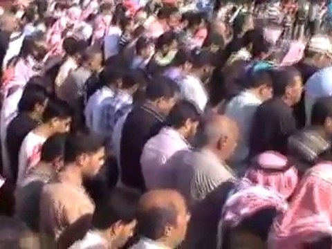 فري برس درعا الصنمين صلاة الجنازه على الشهيد زاهر ضامن العيد 17 10 2011