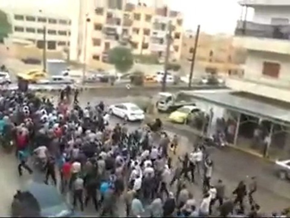 فري برس   تشييع الشهيد يامن هرموش في مدينة ادلب 18 10 2011 ج2