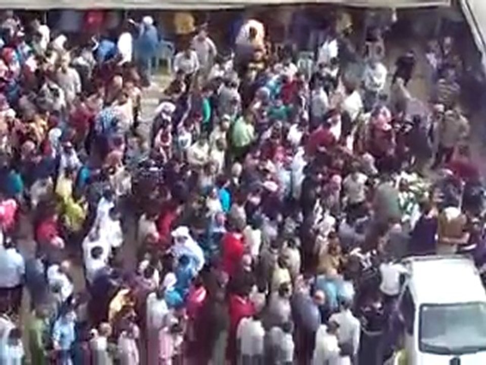 فري برس   جنازة الشهيد يامن مطيع هرموش 18 10 2011 مدينة ادلب ج5