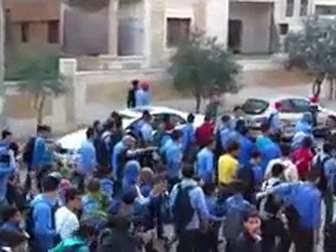 فري برس مظاهرات طلابية مستمرة مدينة ادلب 18 10 2011