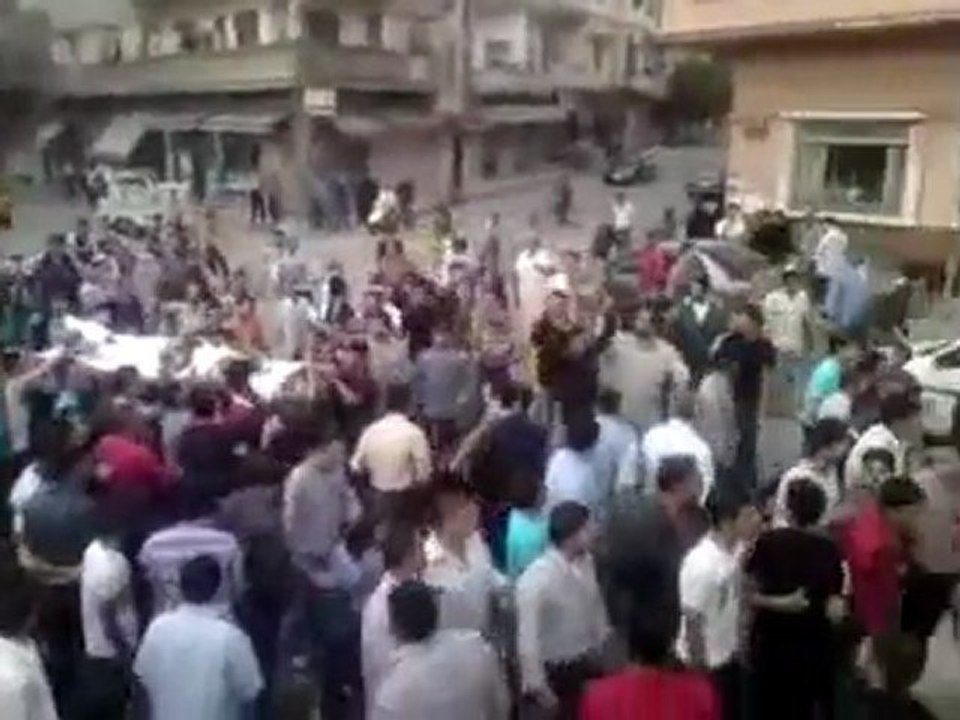 فري برس   حمص حي الخالدية تشييع الشهيدين اكرم مندو والشهيد عبد الله كامل سويدان الذين استشهدو برصاص الامن والشبيحة عند اقتحام الحي وقصفه 18 10