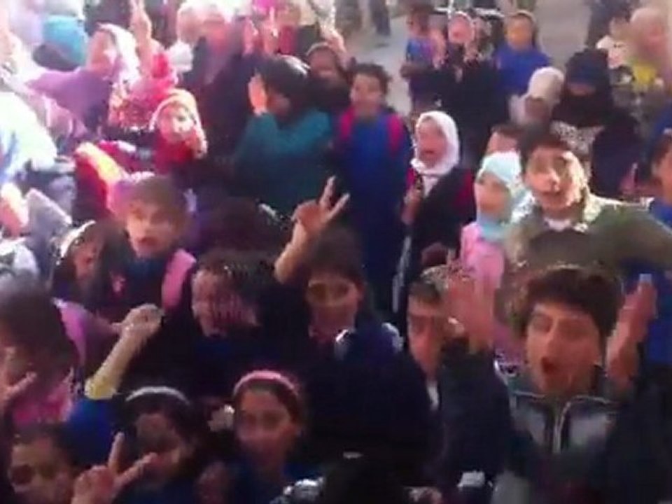 فري برس   إدلب   تفتناز مظاهرة طلابية اعدام الرئيس 19 10 2011