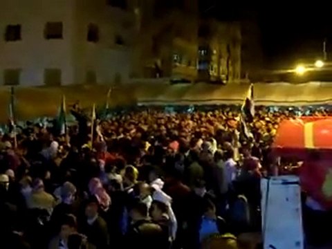 فري برس مظاهرة مسائية مدينة ادلب 18 10 2011 امام منزل الشهيد يامن ج3