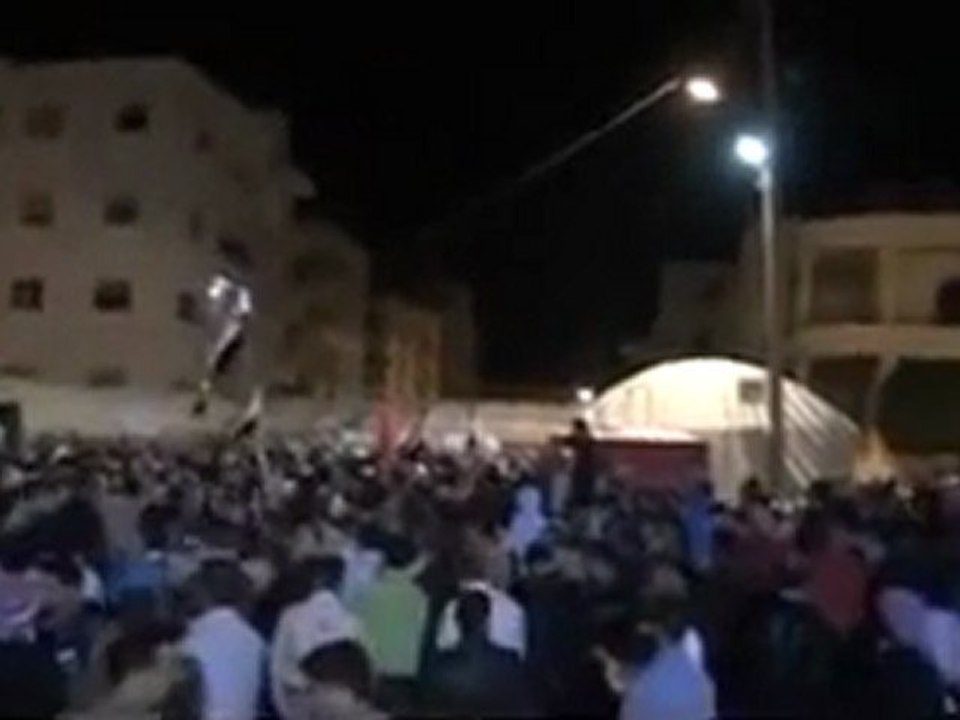 فري برس   ادلب   خيمة تهنئة الشهيد يامن هرموش 19 10 2011