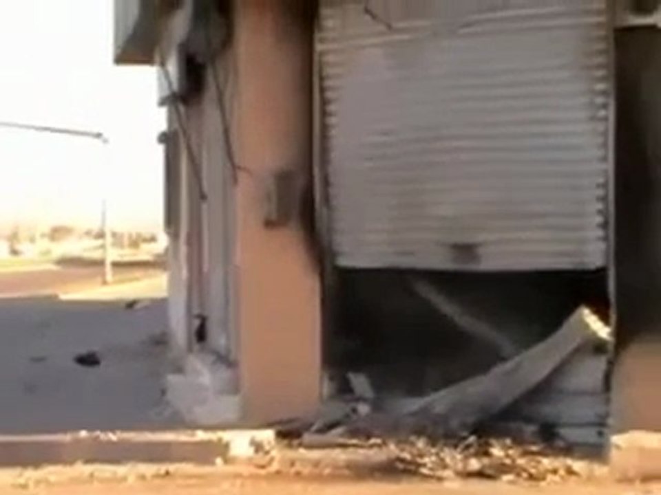 فري برس   حمص دير بعلبة الدمار الذي خلفه قصف قوات الاسد القمعية 20 10 2011