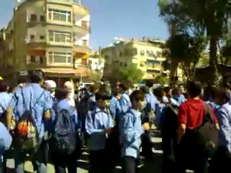 فري برس   دمشق حرستا مظاهرات الطلاب الاحرار للمطالبة بسقوط النظام الاسدي 20 10 2011 ج1