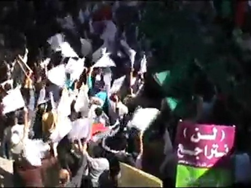 فري برس   حمص المحتلة   أبطال باب السباع في جمعة شهداء المهلة العربية  قبل هجوم الأمن على المظاهرة 21 10 2011 ج1