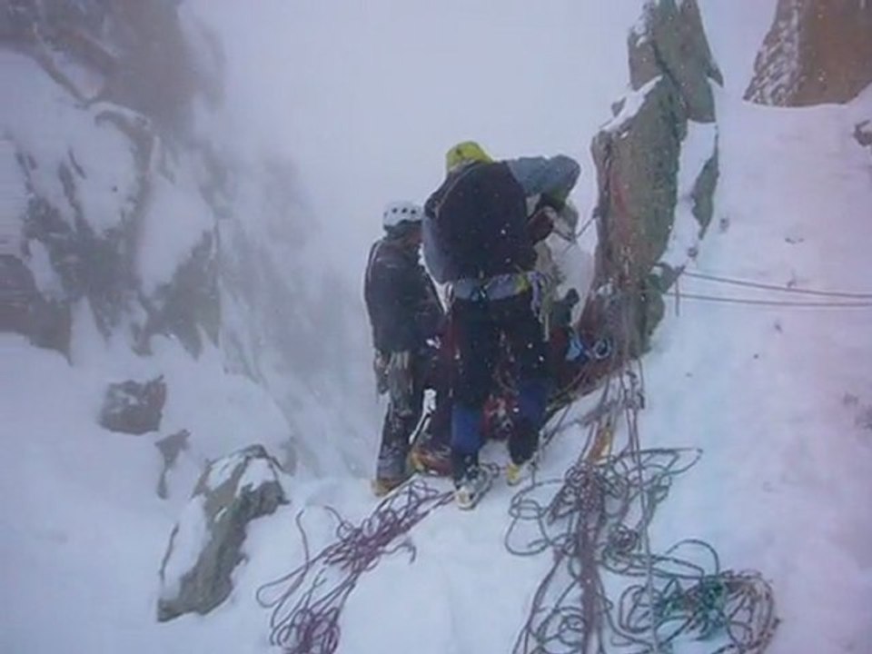 Sortie de la goulotte Burnier-Vogler, arête des Cosmiques