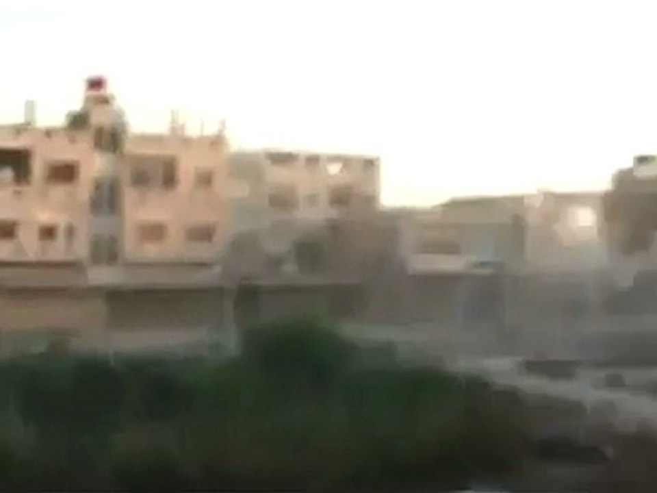 فري برس   حمص  تعرض المحال التجارية للقصف 21 10 2011