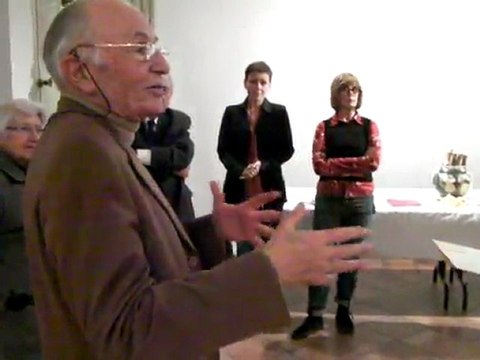 Remise du chèque des Amis du musée à la ville de Romans pour la collection Roger Vivier