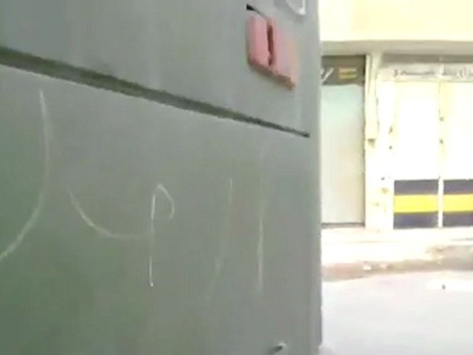 فري برس   ريف دمشق داريا كتابة إرحل على باص الجيش 21 10 2011