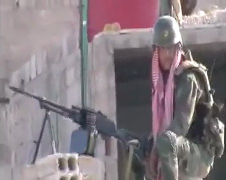 فري برس سقبا رشاش مع جندي أعلى أحد أسطح المباني 21 10 2011