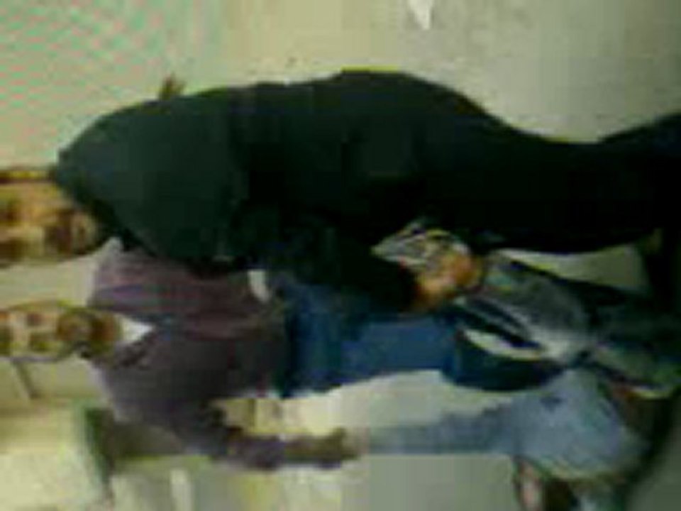 فري برس   حمص المحتلة   باب هود   قنص أحد الشهداء من قلعة الإحتلال في جمعة شهداء المهلة العربية 21 10 2011