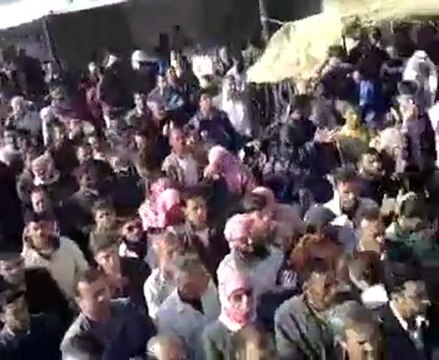 فري برس حماة تشييع جثمان الشهيدين جمال علي عليوي و خالد عبدالله خير الله بسهل الغاب قي قلعة المضيق‏ 23 10 2011