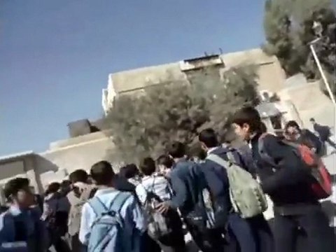 فري برس معضمية الشام مظاهرة طلابية والهتافات لروح حافظ على لحن الدبكة السورية 23 10 2011