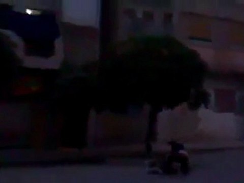 فري برس حمص شهيد ينقذ شهيد 23 10 2011